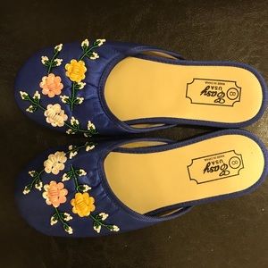 NEW Women’s Slippers 😊